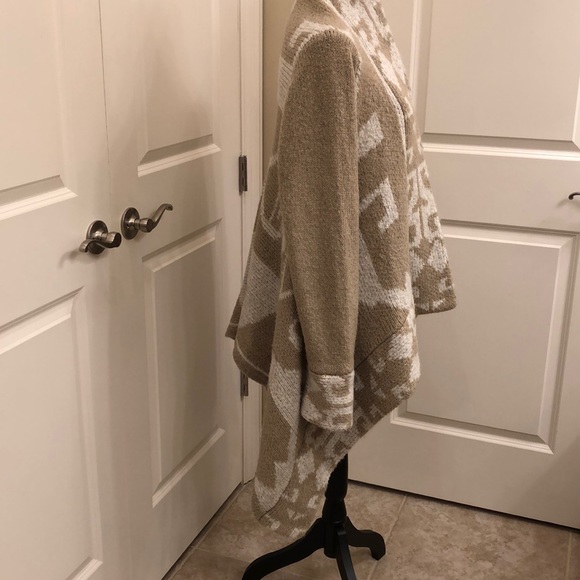 LINE Intarsia-Knit Asymmetric Sweater - Picture 3 of 7